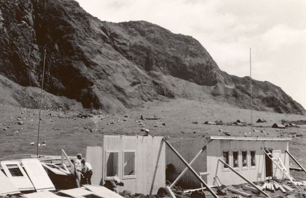 First, they had to set up the research station. All the expedition participants were going to live in the station, and each research field had its own carefully measured space. The station was donated to the islanders when the expedition left.