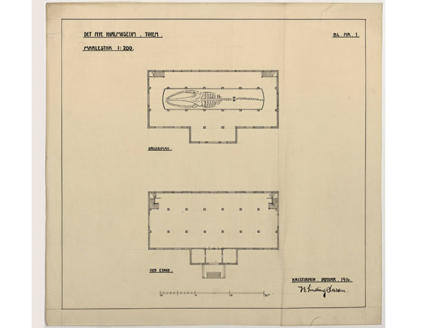 Planen er også noe forenklet fra forrige versjon av bygningen. Trapperommene i siden er nå åpne, og en del av selve utstillingssalen. Tegning av Holger Sinding-Larsen, januar 1916.