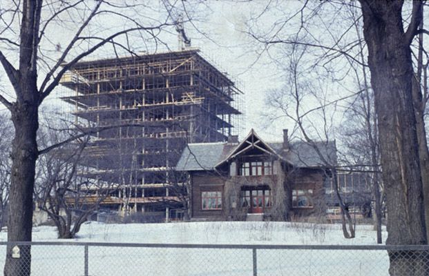 Byggearbeidene sett fra Blindernveien - i farger! Villa Eika i forgrunnen. 1963.