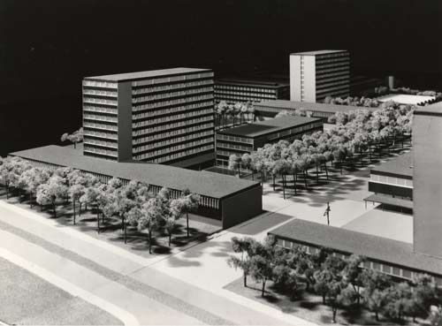 SVs nye fakultetskompleks i modellformat. Alle bygningene til venstre i bildet ble ferdigstilt årene 1966-1968. SV 1967, P.O.bygningen 1968 og Matematikkbygningene 1966. Ukjent fotograf/MUV.
