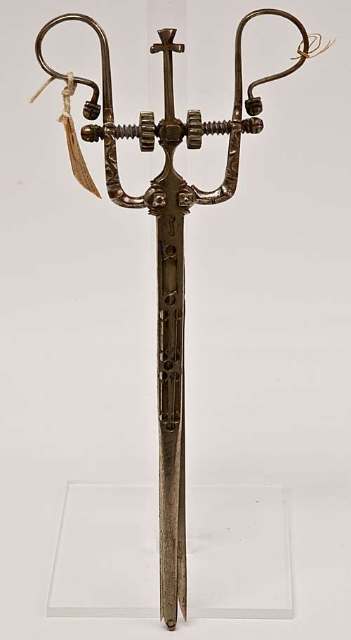 Instrument til dilatasjon (utvidelse) av kulesår fra første halvdel av 1800-tallet. (Etter 1300-talls kirurgen Guy de Chauliac). Foto: Carina Knudsen.