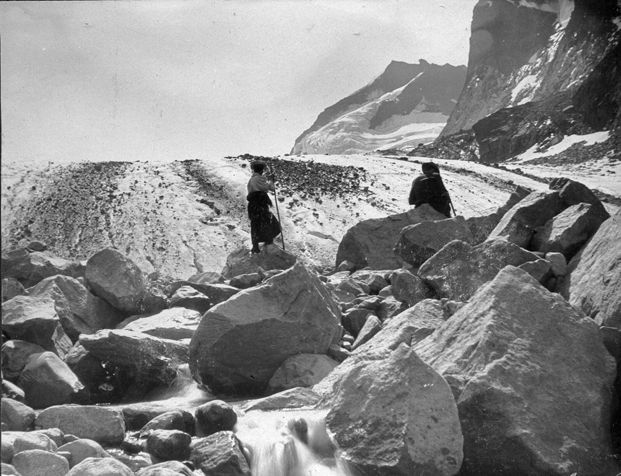 Bonnevie og Bjerknes ved foten av en isbre